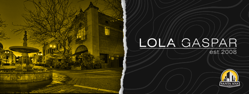 a black and white photo of a fountain.